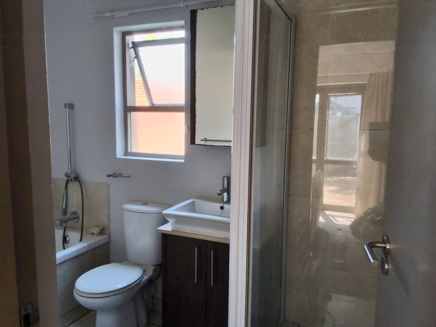 To Let 1 Bedroom Property for Rent in Pineslopes Gauteng