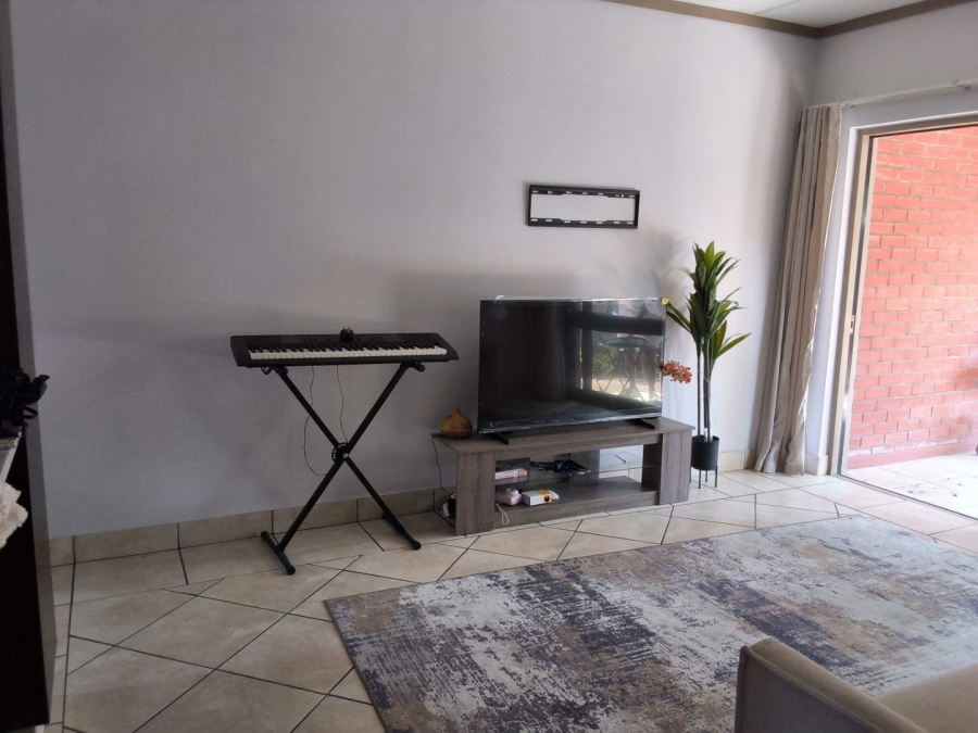 To Let 1 Bedroom Property for Rent in Pineslopes Gauteng