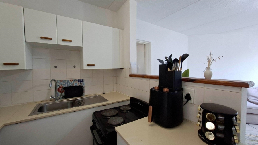 1 Bedroom Property for Sale in Bryanston Gauteng