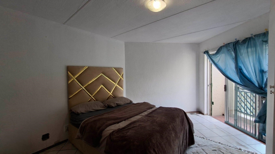 1 Bedroom Property for Sale in Bryanston Gauteng