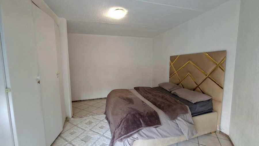 1 Bedroom Property for Sale in Bryanston Gauteng
