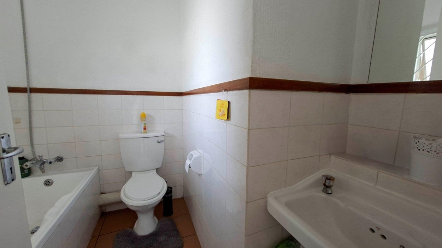 1 Bedroom Property for Sale in Bryanston Gauteng
