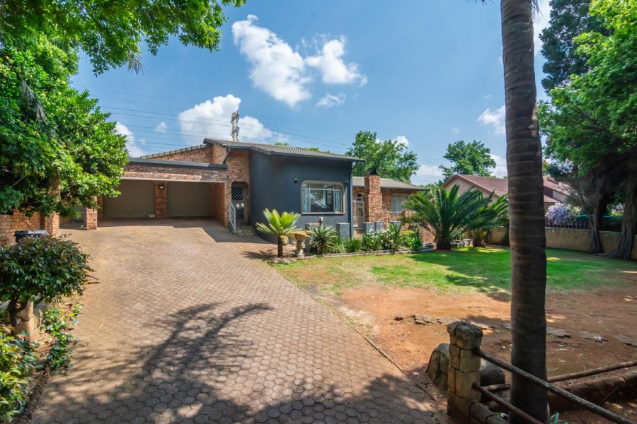 3 Bedroom Property for Sale in Wilro Park Gauteng