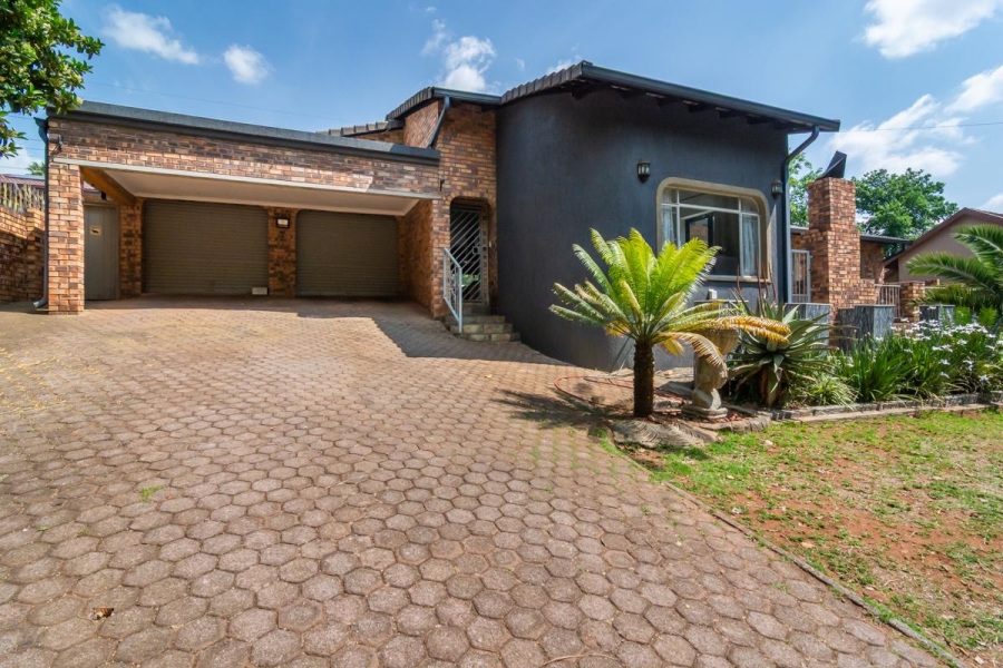 3 Bedroom Property for Sale in Wilro Park Gauteng