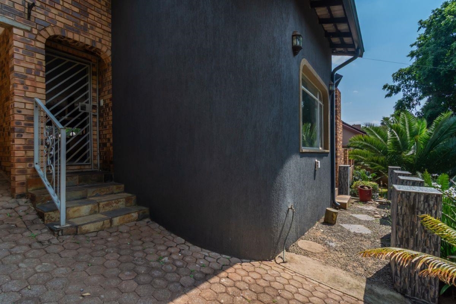 3 Bedroom Property for Sale in Wilro Park Gauteng