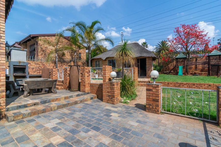 3 Bedroom Property for Sale in Wilro Park Gauteng