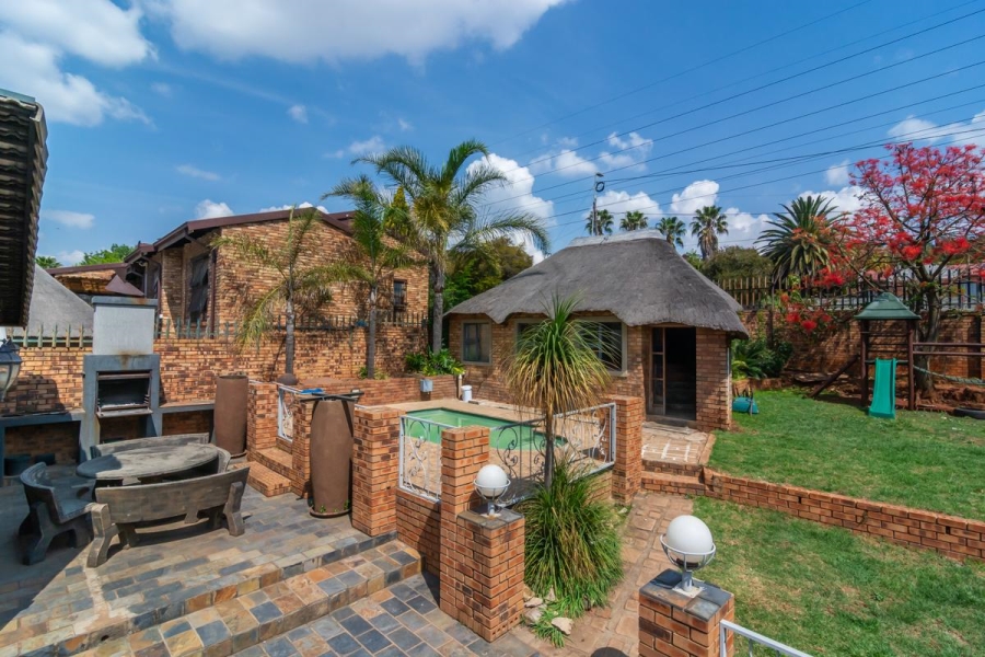 3 Bedroom Property for Sale in Wilro Park Gauteng