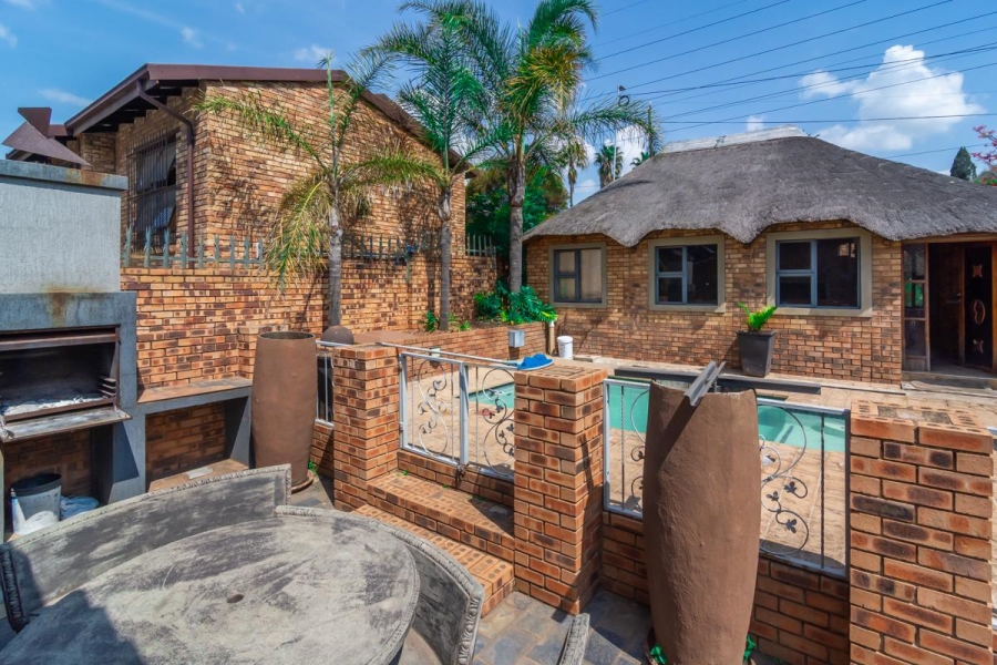 3 Bedroom Property for Sale in Wilro Park Gauteng