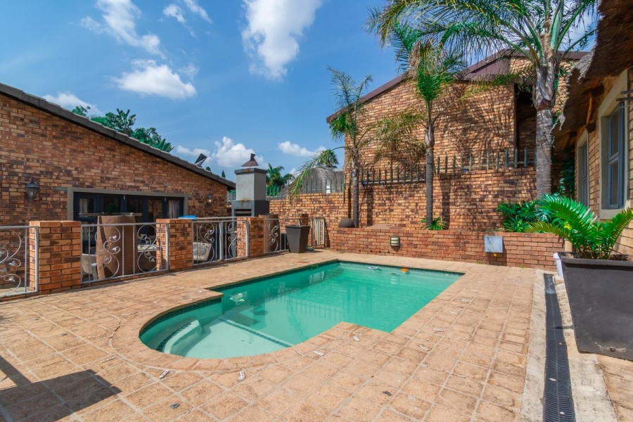 3 Bedroom Property for Sale in Wilro Park Gauteng