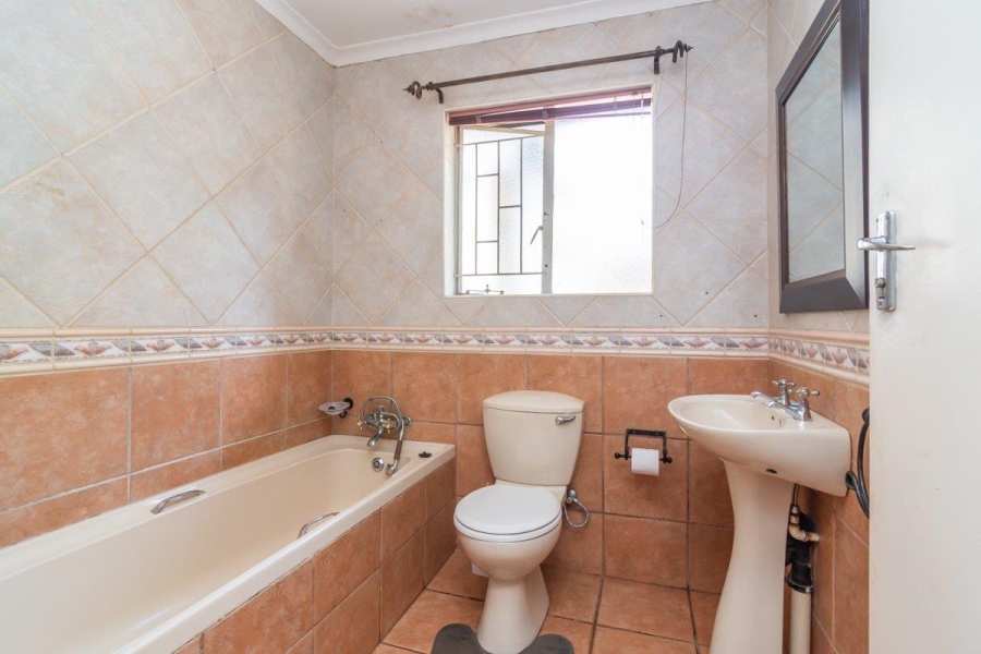 3 Bedroom Property for Sale in Wilro Park Gauteng