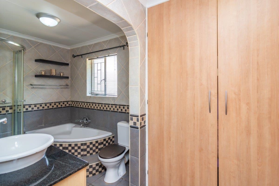 3 Bedroom Property for Sale in Wilro Park Gauteng