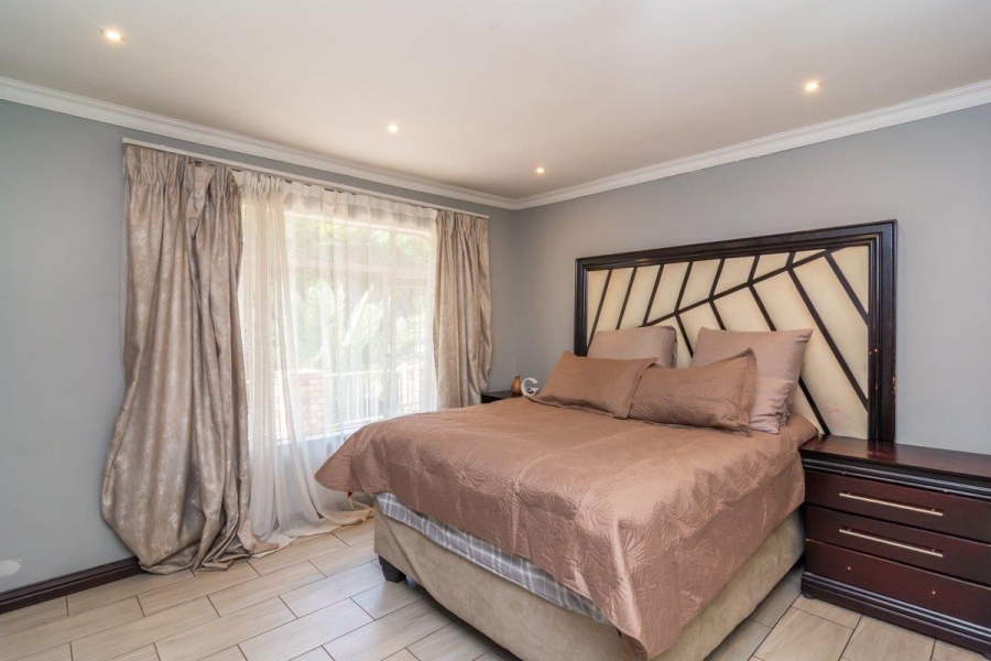 3 Bedroom Property for Sale in Wilro Park Gauteng