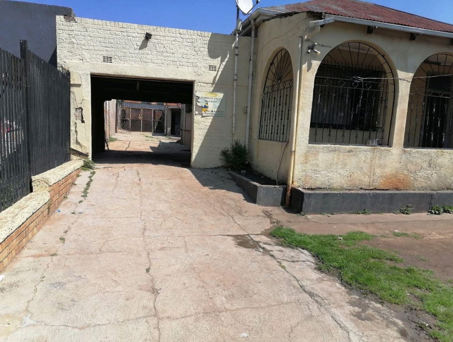 7 Bedroom Property for Sale in Rosettenville Gauteng