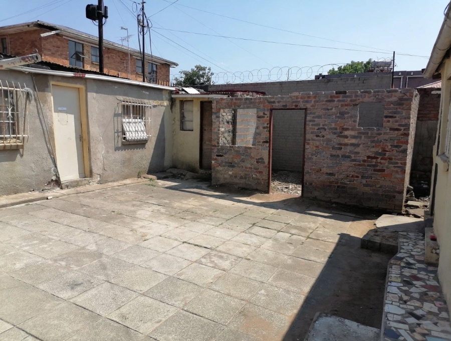 7 Bedroom Property for Sale in Rosettenville Gauteng