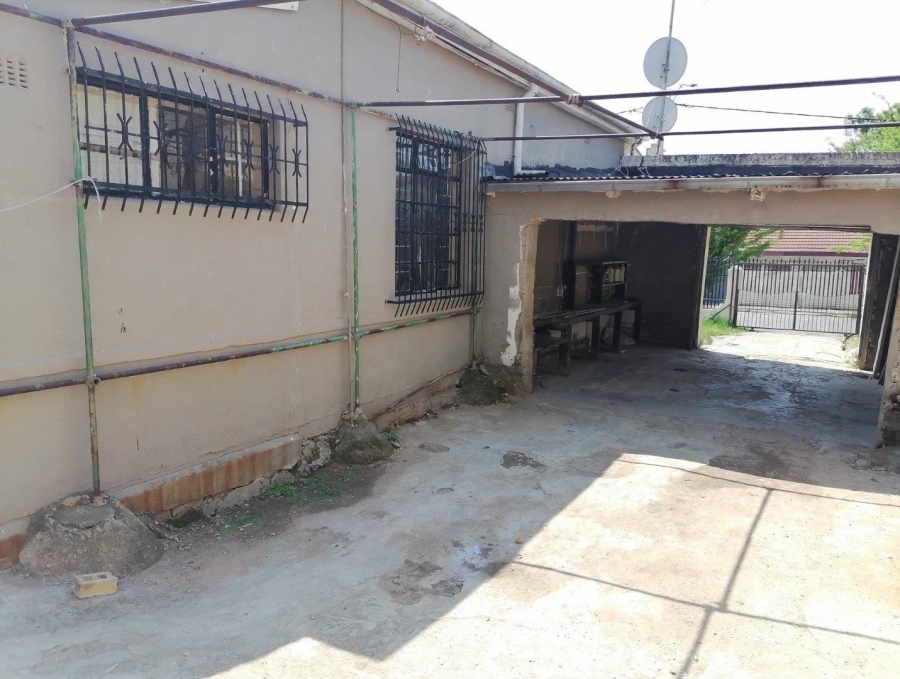 7 Bedroom Property for Sale in Rosettenville Gauteng