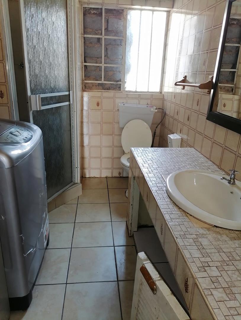 7 Bedroom Property for Sale in Rosettenville Gauteng