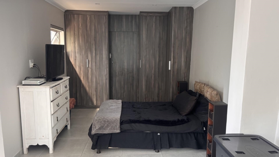 To Let 0 Bedroom Property for Rent in Mondeor Gauteng