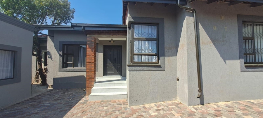 To Let 3 Bedroom Property for Rent in Elandspark Gauteng