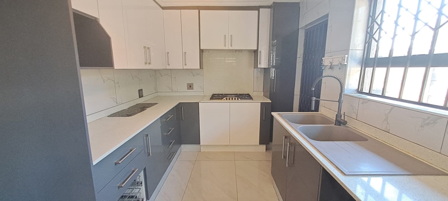 To Let 3 Bedroom Property for Rent in Elandspark Gauteng