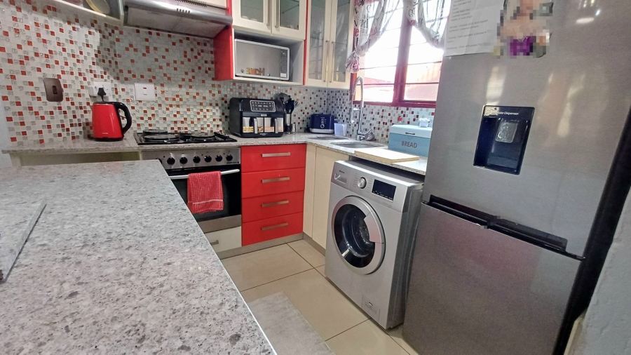 To Let 2 Bedroom Property for Rent in Bromhof Gauteng