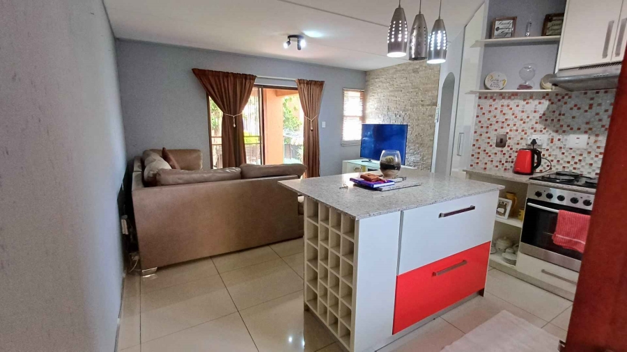 To Let 2 Bedroom Property for Rent in Bromhof Gauteng
