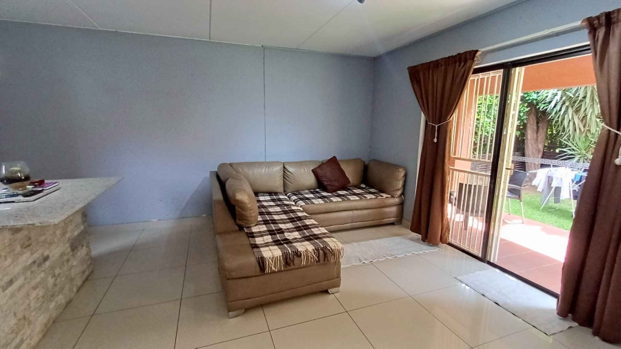 To Let 2 Bedroom Property for Rent in Bromhof Gauteng