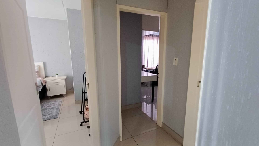 To Let 2 Bedroom Property for Rent in Bromhof Gauteng