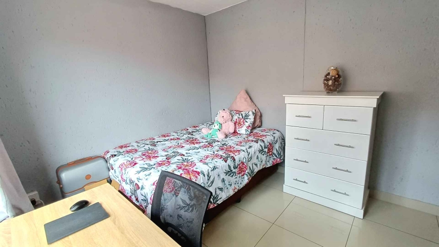 To Let 2 Bedroom Property for Rent in Bromhof Gauteng