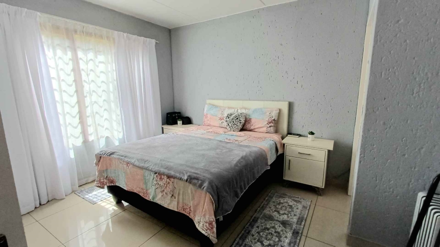 To Let 2 Bedroom Property for Rent in Bromhof Gauteng