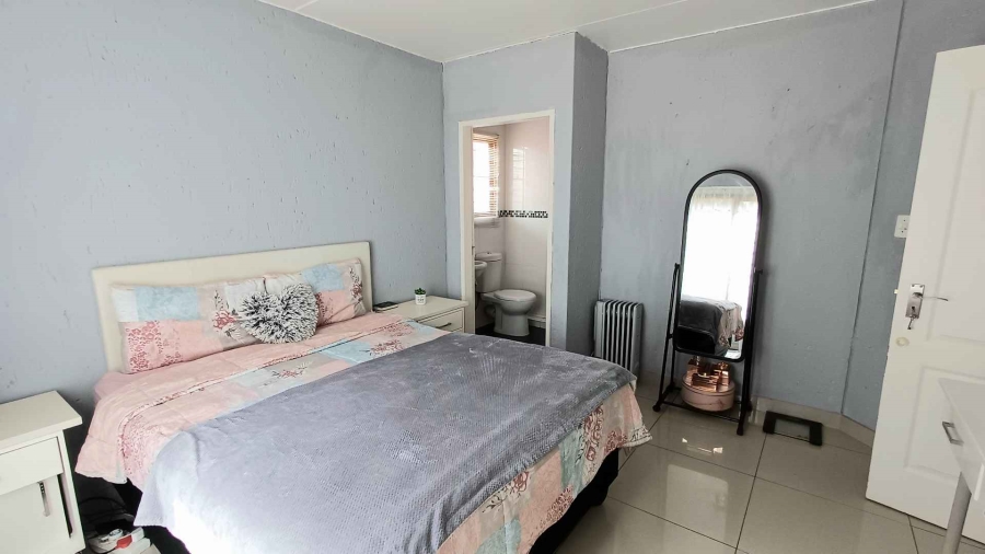 To Let 2 Bedroom Property for Rent in Bromhof Gauteng