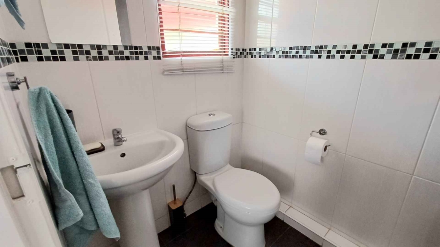 To Let 2 Bedroom Property for Rent in Bromhof Gauteng