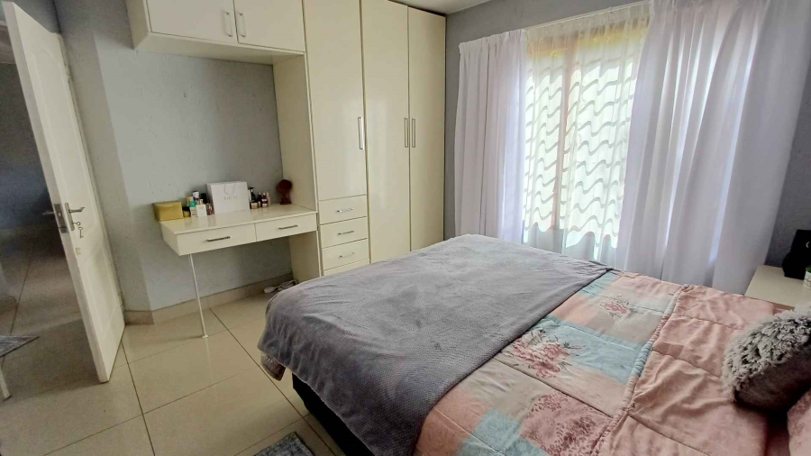 To Let 2 Bedroom Property for Rent in Bromhof Gauteng