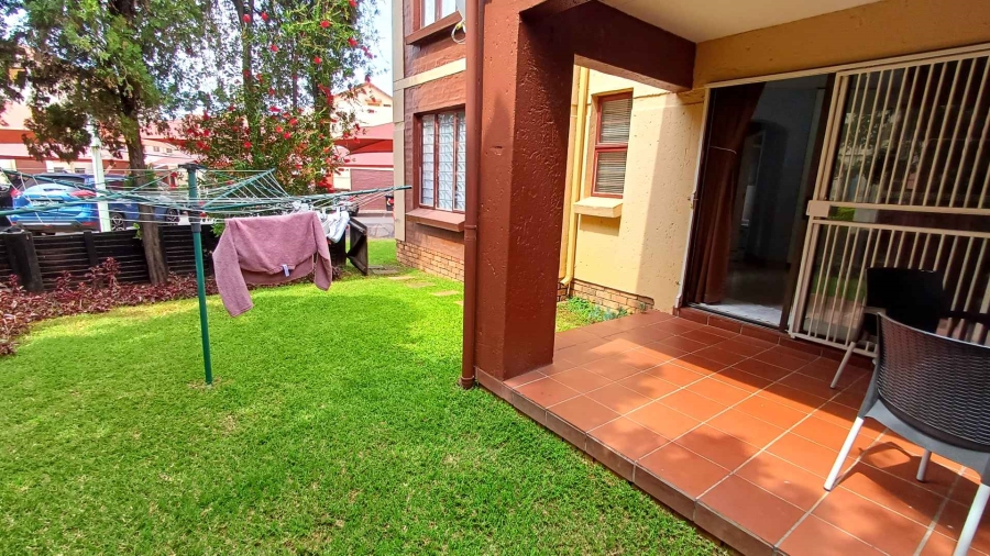 To Let 2 Bedroom Property for Rent in Bromhof Gauteng