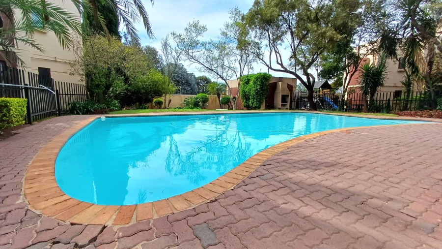 To Let 2 Bedroom Property for Rent in Bromhof Gauteng