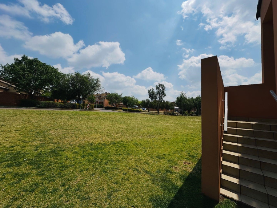 2 Bedroom Property for Sale in Noordwyk Gauteng