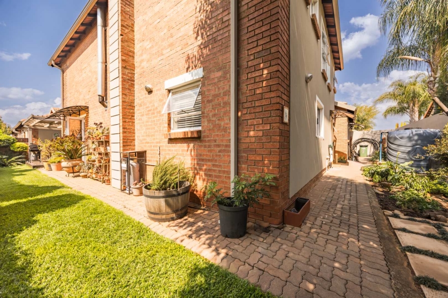 3 Bedroom Property for Sale in The Wilds Gauteng