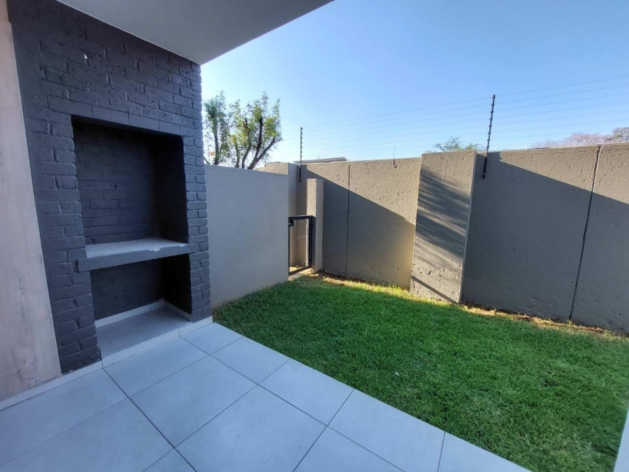 To Let 2 Bedroom Property for Rent in Fourways Gauteng
