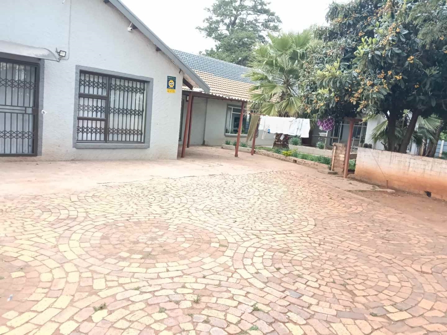 6 Bedroom Property for Sale in Lilyvale Gauteng