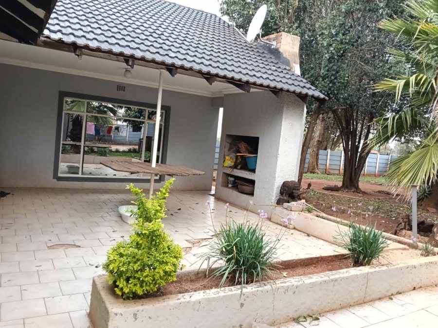 6 Bedroom Property for Sale in Lilyvale Gauteng