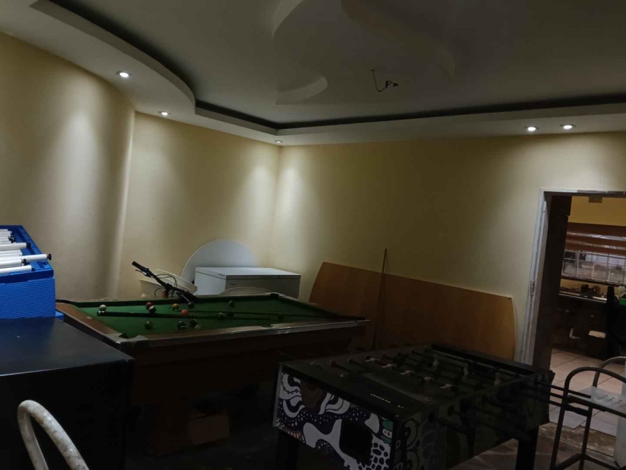 6 Bedroom Property for Sale in Lilyvale Gauteng