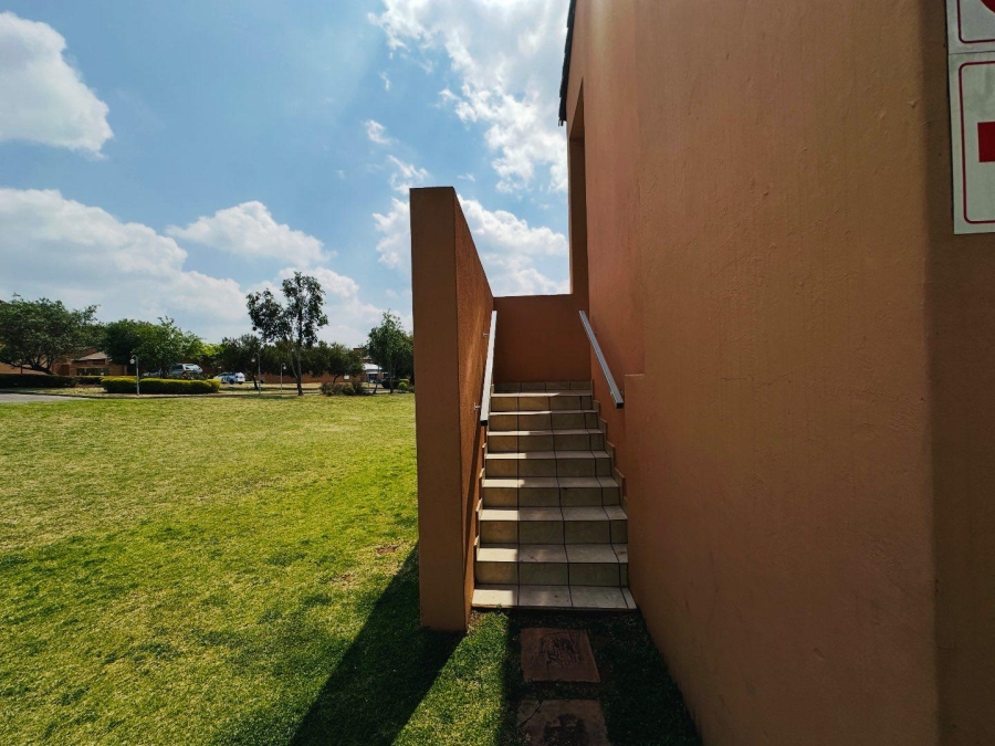 2 Bedroom Property for Sale in Noordwyk Gauteng