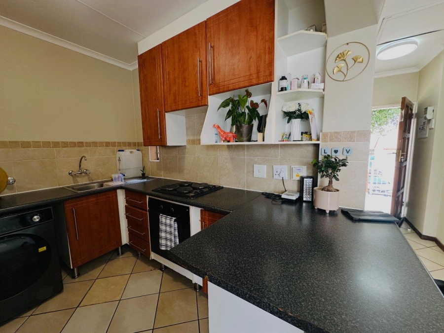 2 Bedroom Property for Sale in Noordwyk Gauteng