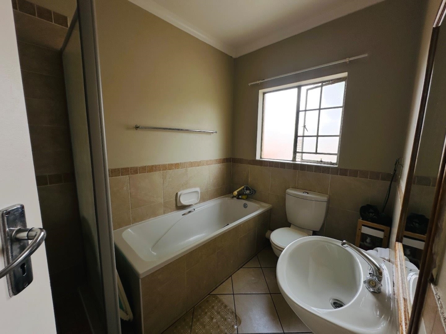 2 Bedroom Property for Sale in Noordwyk Gauteng