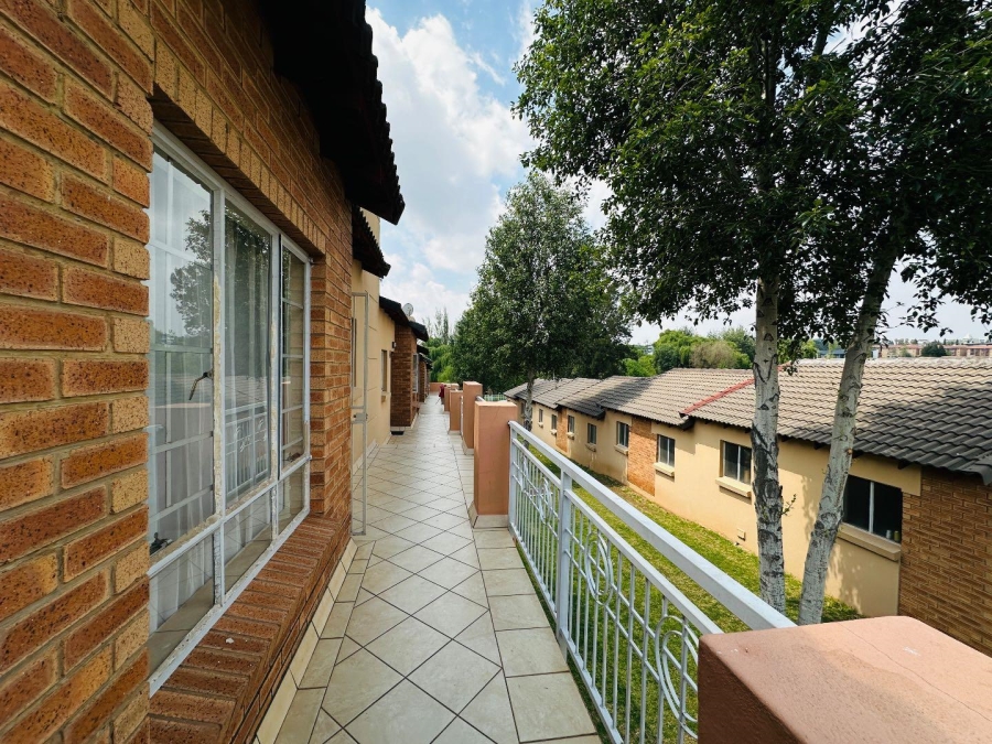 2 Bedroom Property for Sale in Noordwyk Gauteng