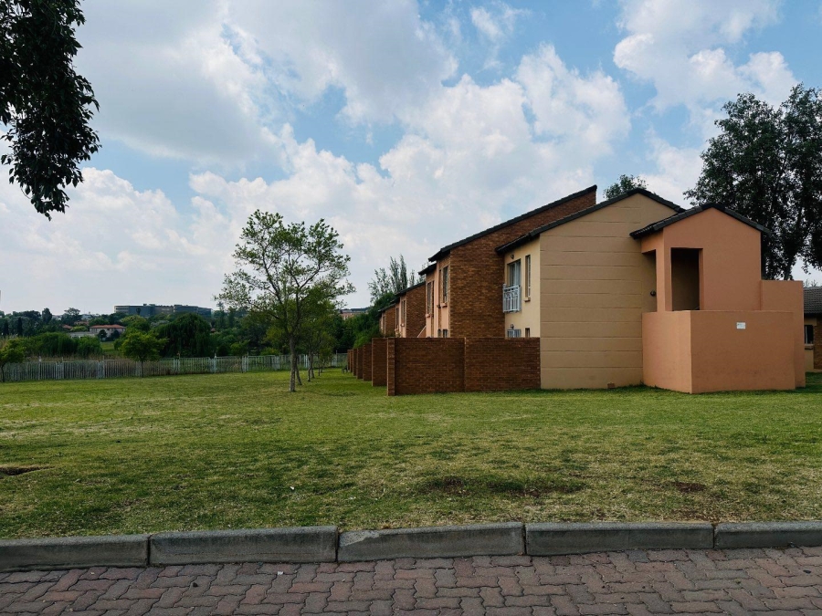 2 Bedroom Property for Sale in Noordwyk Gauteng