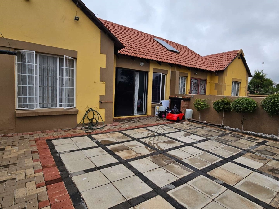 2 Bedroom Property for Sale in Eldorette Gauteng