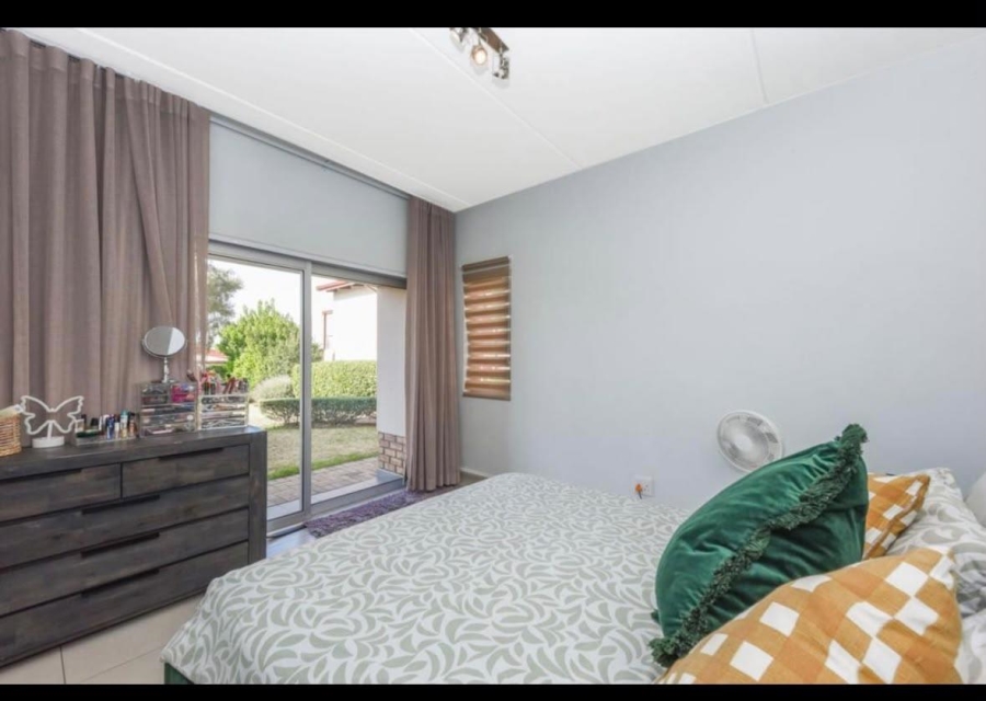 2 Bedroom Property for Sale in Magaliessig Gauteng