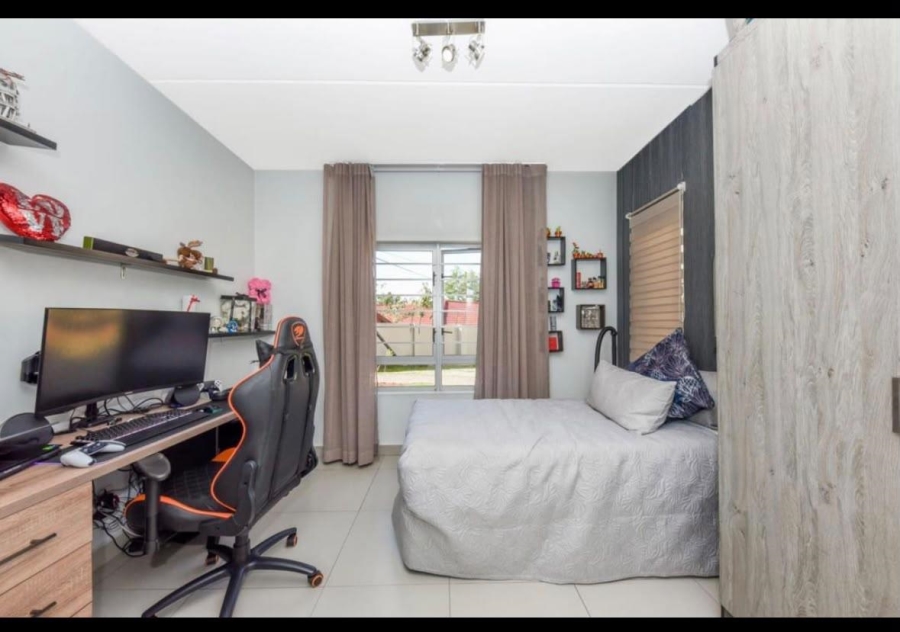 2 Bedroom Property for Sale in Magaliessig Gauteng