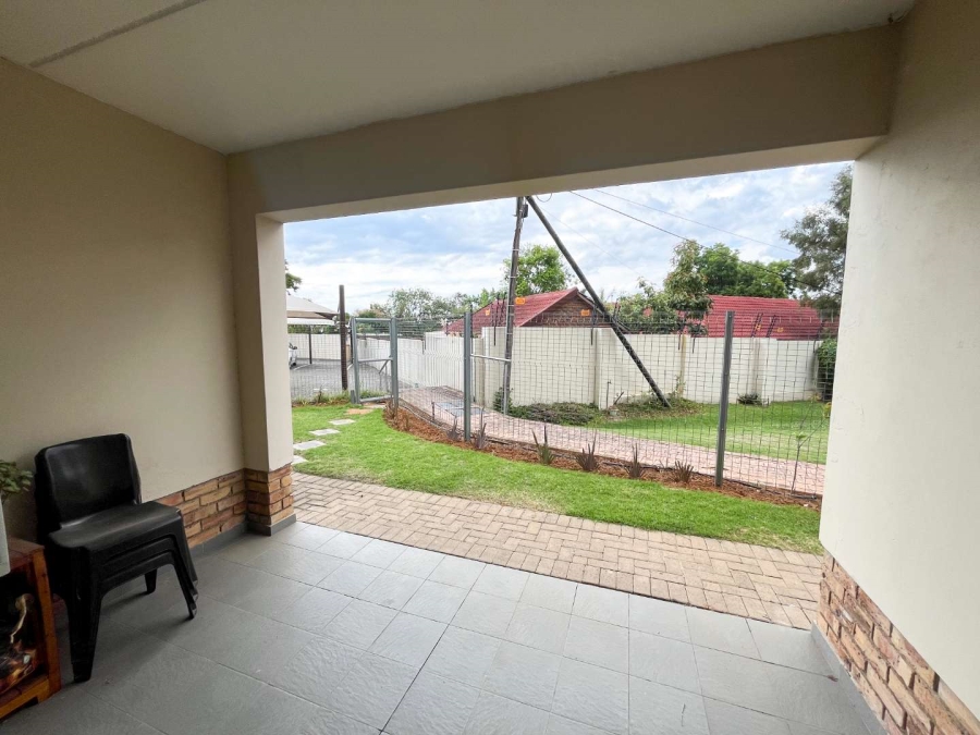 2 Bedroom Property for Sale in Magaliessig Gauteng