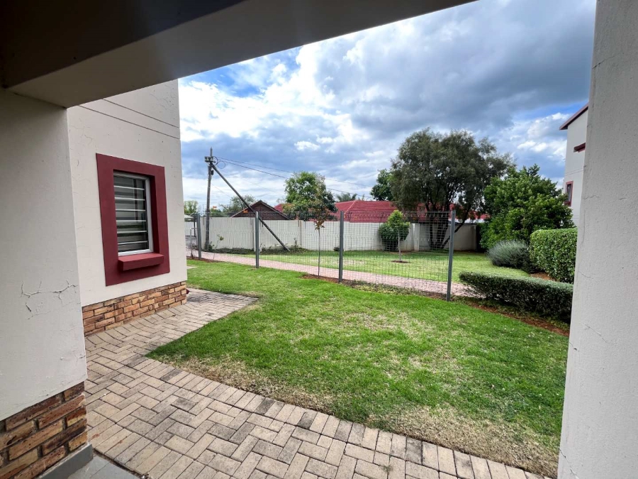 2 Bedroom Property for Sale in Magaliessig Gauteng